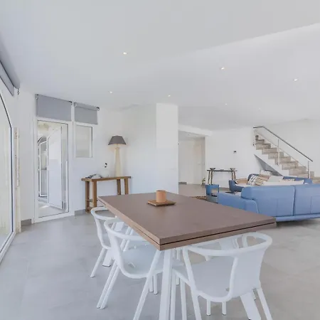 Villa Saramel Con Vistas Panoramicas Al Mar